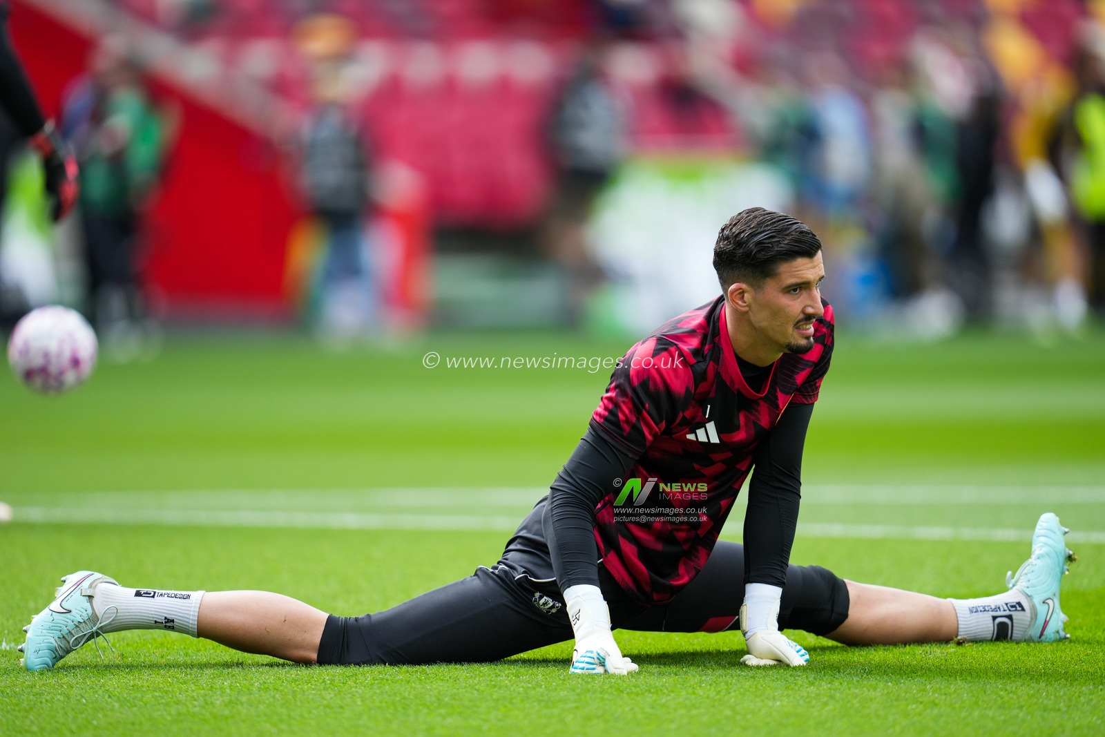 Altay Bayindir of Manchester United stretching ahead of the Premier League match Brentford vs Manchester United at The Gtech Community Stadium, London, United Kingdom, 27th September 2025

(Photo by Harvey Murphy/News Images)