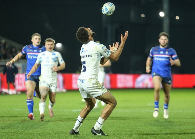 Benjamin Laguerre of Toulouse Olympique wins the highball during the Betfred Super League Round 1 match Wakefield Trinity vs Toulouse Olympique at DIY Kitchens Stadium, Wakefield, United Kingdom on 14 February 2026

(Photo by Richard Bierton/News Images)