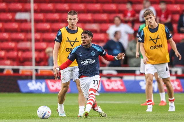 Tyrese Noslin of Barnsley in the pregame warmup session during the Sky Bet League One match Barnsley vs Blackpool at Oakwell, Barnsley, United Kingdom on 02 September 2026

(Photo by Alfie Cosgrove/News Images)