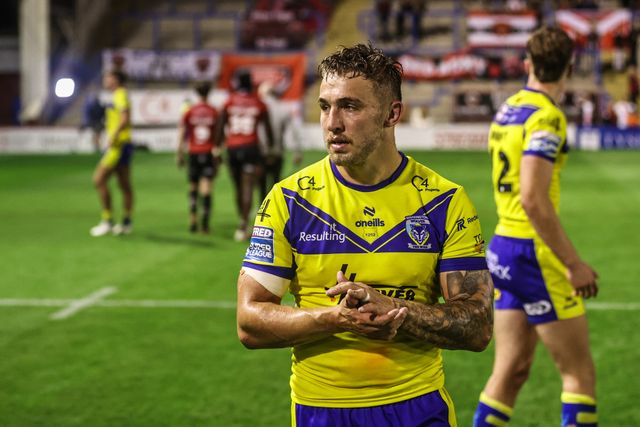 Sam Powell of Warrington Wolves applauds the fans after the game during the Betfred Super League Round 24 match Warrington Wolves vs Salford Red Devils at Halliwell Jones Stadium, Warrington, United Kingdom, 29th August 2025

(Photo by Alfie Cosgrove/News Images)