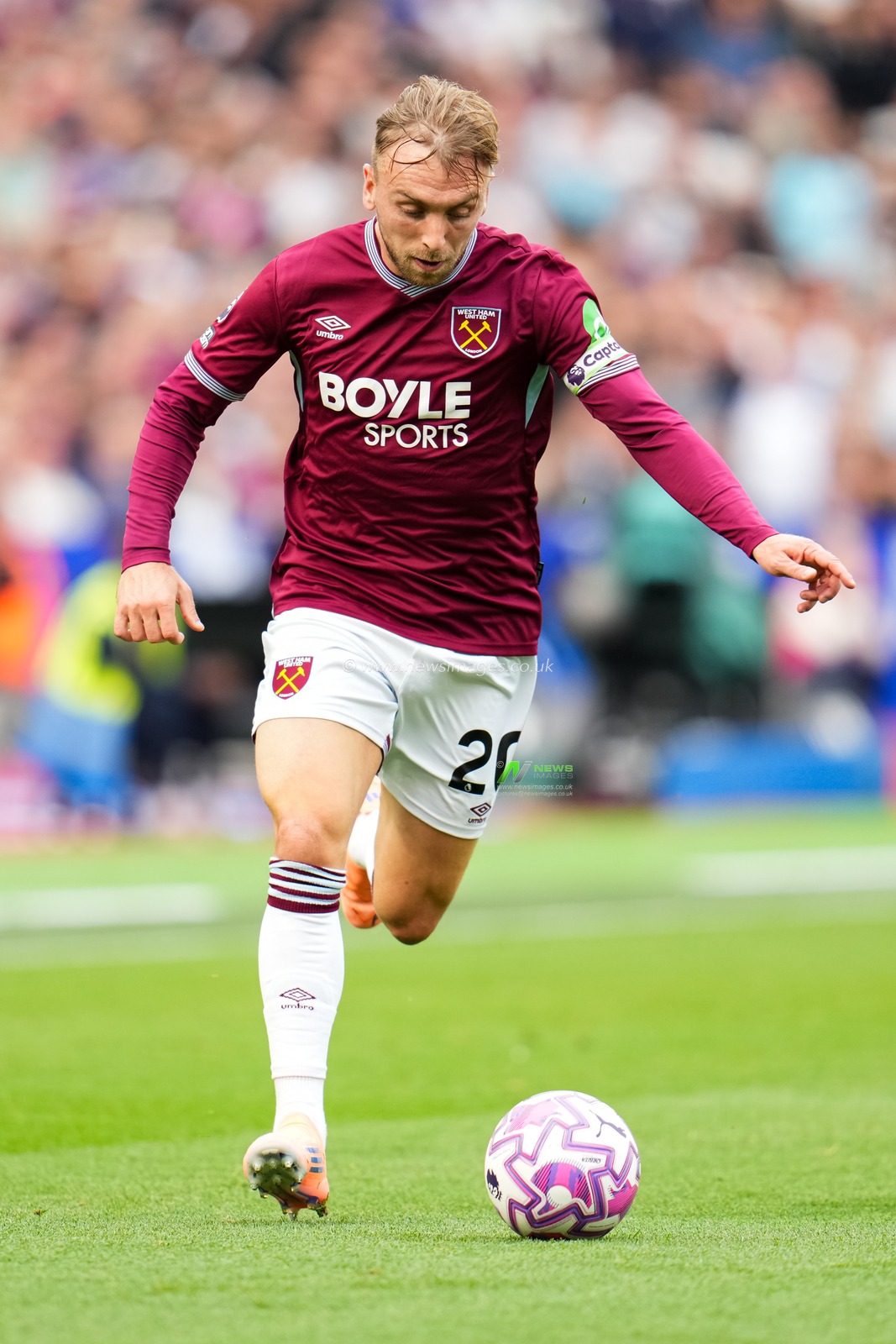Jarrod Bowen of West Ham United on the ball during the Premier League match West Ham United vs Crystal Palace at London Stadium, London, United Kingdom, 20th September 2025

(Photo by Harvey Murphy/News Images)