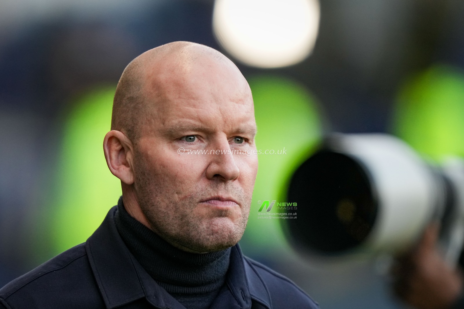 Henrik Pedersen manager of Sheffield Wednesday looks on during the Emirates FA Cup Third Round match Sheffield Wednesday vs Brentford at Hillsborough, Sheffield, United Kingdom, 10th January 2026

(Photo by Maynard Manyowa/News Images)