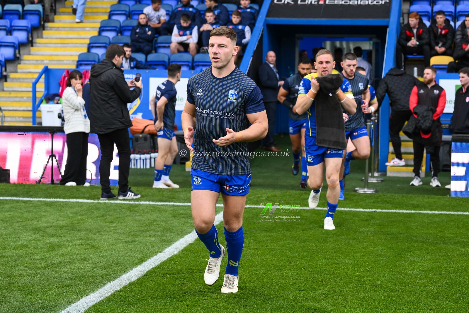 George Williams of Warrington Wolves leads his side out for the pre match warm up ahead of the Betfred Super League play-off Eliminator 2 Warrington Wolves v St Helens at Halliwell Jones Stadium, Warrington, United Kingdom, 28th September 2024

(Photo by Craig Thomas/News Images)