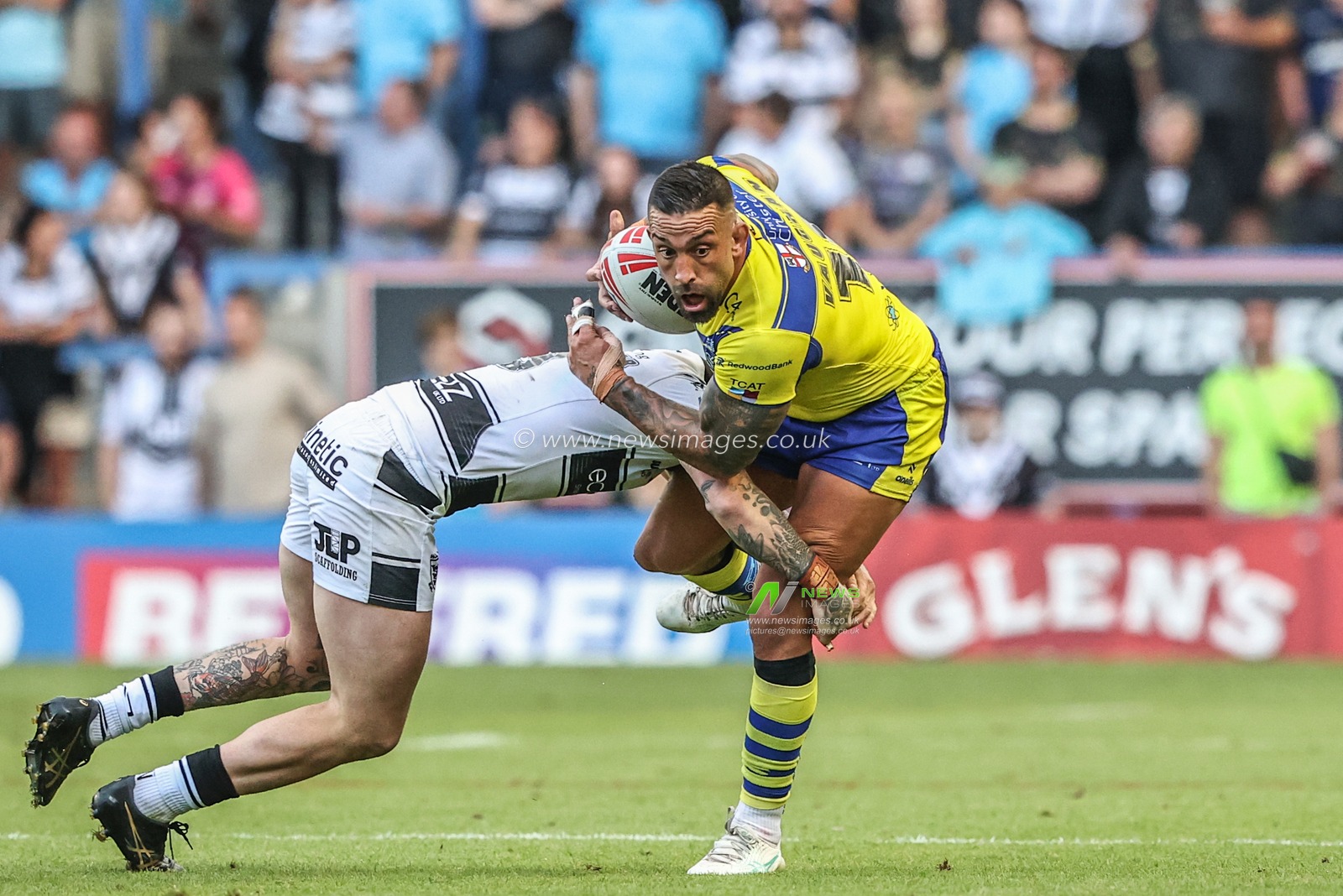 Paul Vaughan of Warrington Wolves is tackled during the Betfred Super League round 16 match Warrington Wolves vs Hull FC at Halliwell Jones Stadium, Warrington, United Kingdom, 28th June 2025

(Photo by Alfie Cosgrove/News Images)