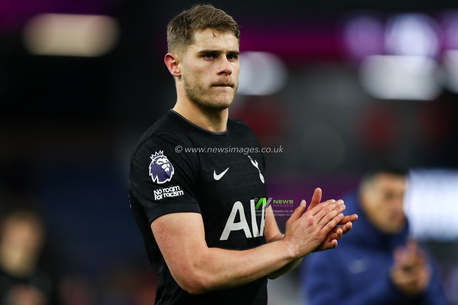 Micky van de Ven of Tottenham Hotspur claps fans after full time whistle after the Premier League match Burnley vs Tottenham Hotspur at Turf Moor, Burnley, United Kingdom on 24 January 2026

(Photo by Jorge Horsted/News Images)