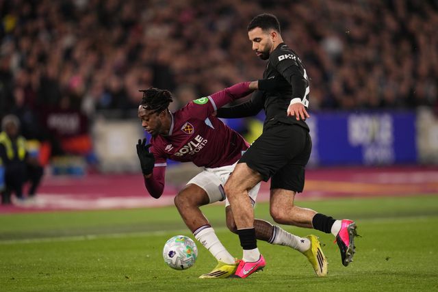 Rayan Ait-Nouri of Manchester City battles Aaron Wan-Bissaka of West Ham United off the ball during the Premier League match West Ham United vs Manchester City at London Stadium, London, United Kingdom on 14 March 2026

(Photo by Harvey Murphy/News Images)