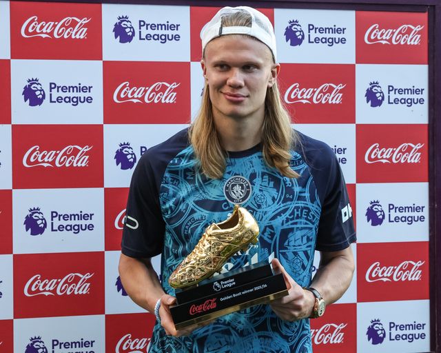 Erling Haaland of Manchester City receives the Golden Boot winner 2025/26 trophy during the Premier League match Manchester City vs Aston Villa at Etihad Stadium, Manchester, United Kingdom on 24 May 2026

(Photo by Mark Cosgrove/News Images)
