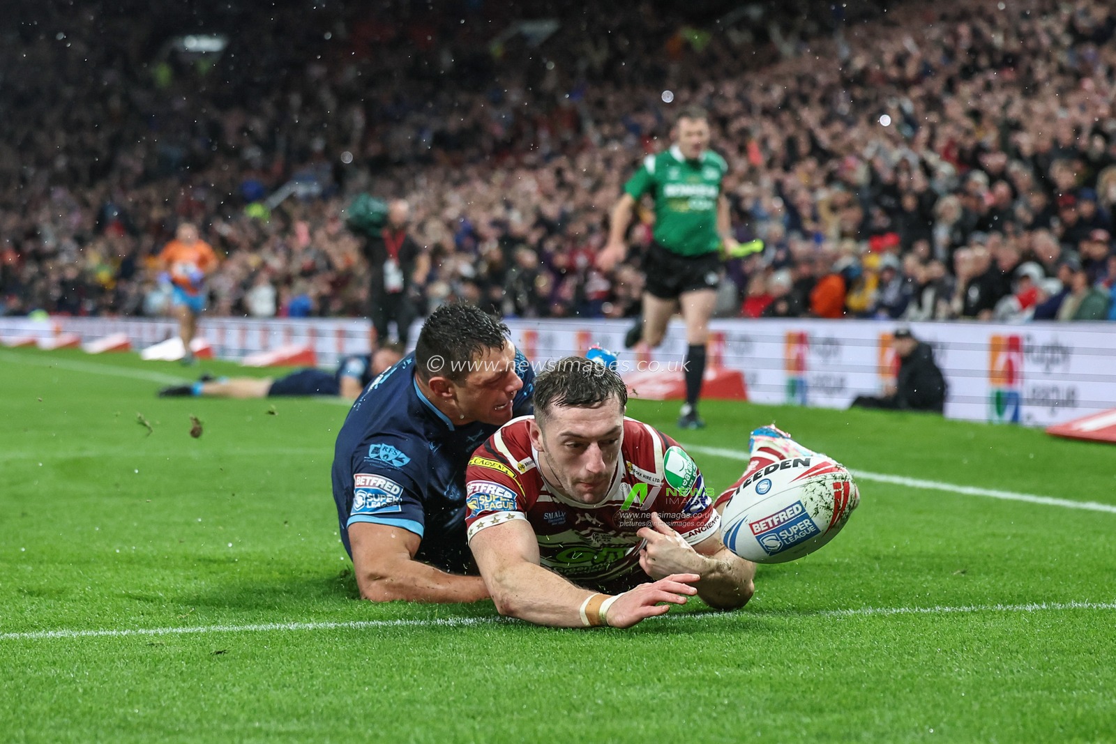 Jake Wardle of Wigan Warriors drops the ball before the try line during the Betfred Super League Grand Final match Wigan Warriors vs Hull KR at Old Trafford, Manchester, United Kingdom, 12th October 2024

(Photo by Mark Cosgrove/News Images)