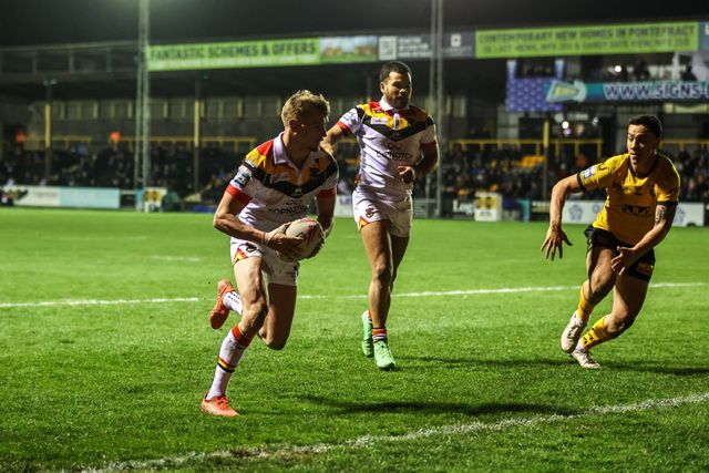 Luke Hooley of Bradford Bulls goes over for a try during the Betfred Super League round 6 match Castleford Tigers vs Bradford Bulls at OneBore Stadium, Castleford, Untied Kingdom on 26 March 2026

(Photo by Alfie Cosgrove/News Images)
