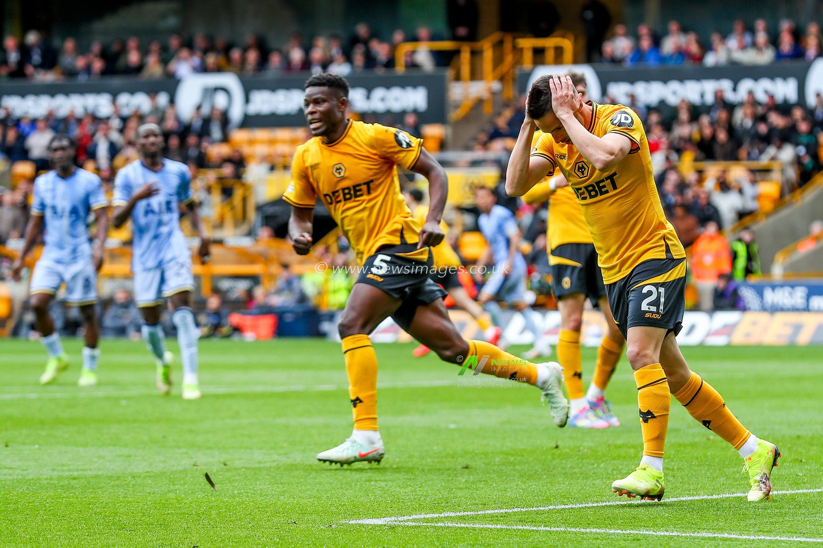Pablo Sarabia of Wolverhampton Wanderers reacts during the Premier League match Wolverhampton Wanderers vs Tottenham Hotspur at Molineux, Wolverhampton, United Kingdom, 13th April 2025

(Photo by Gareth Evans/News Images)