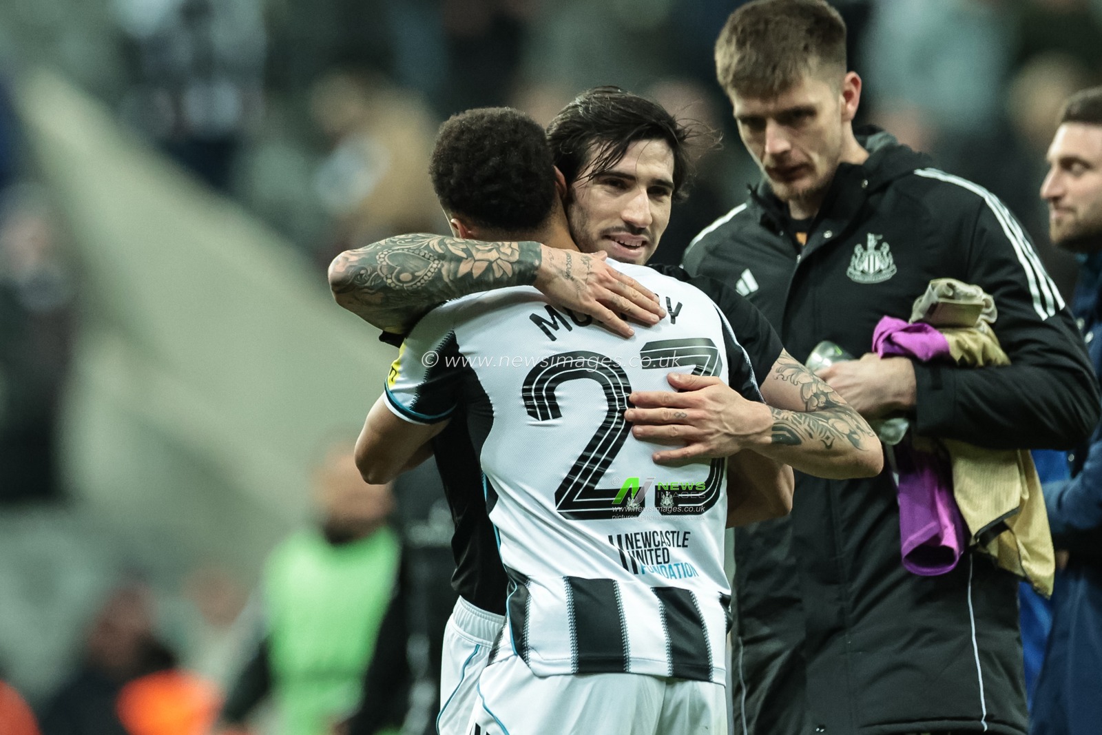 Sandro Tonali of Newcastle Untied embraces Jacob Murphy of Newcastle Untied during the UEFA Champions League Knockout Round Play-offs Newcastle Untied vs Qarabag at St. James's Park, Newcastle, United Kingdom on 24 February 2026

(Photo by Mark Cosgrove/News Images)