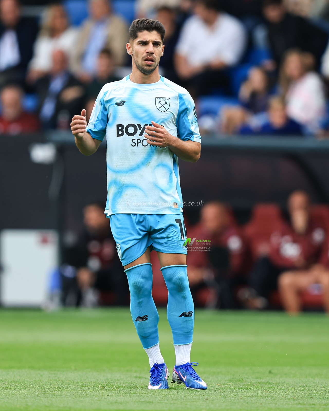 Manor Solomon of West Ham United during the Sky Bet Championship match Burnley vs West Ham United at Turf Moor, Burnley, United Kingdom on 16 August 2026

(Photo by Jorge Horsted/News Images)