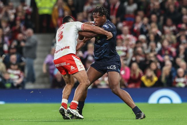 Peta Hiku of Hull KR and Junior Nsemba of Wigan Warriors battle for the ball during the 2025 Betfred Super League Grand Final Hull KR v Wigan Warriors at Old Trafford, Manchester, United Kingdom, 11th October 2025

(Photo by Alfie Cosgrove/News Images)