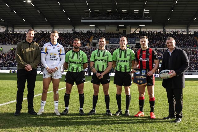 Mikołaj Olędzki of Leeds Rhinos and George Williams of Warrington Wolves in a 30 year celebration presentation during the Betfred Super League round 6 match Leeds Rhinos vs Warrington Wolves at AMT Headingley Stadium, Leeds, United Kingdom on 29 March 2026

(Photo by Mark Cosgrove/News Images)