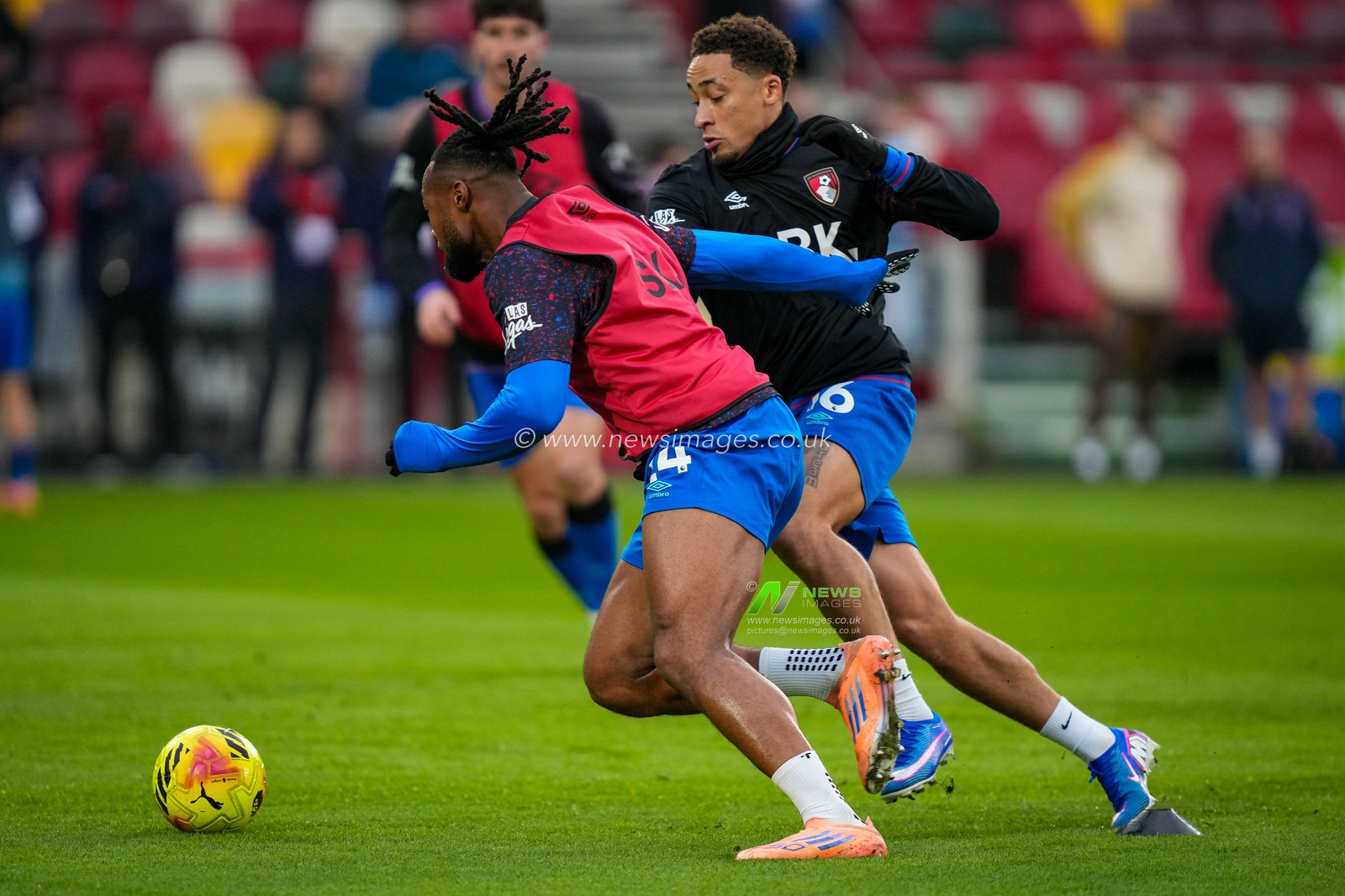 Antoine Semenyo of Bournemouth and Marcus Tavernier of Bournemouth battle for the ball while warming up during the Premier League match Brentford vs Bournemouth at The Gtech Community Stadium, London, United Kingdom, 27th December 2025

(Photo by Maynard Manyowa/News Images)

*** GER AUT SUI OUT ***