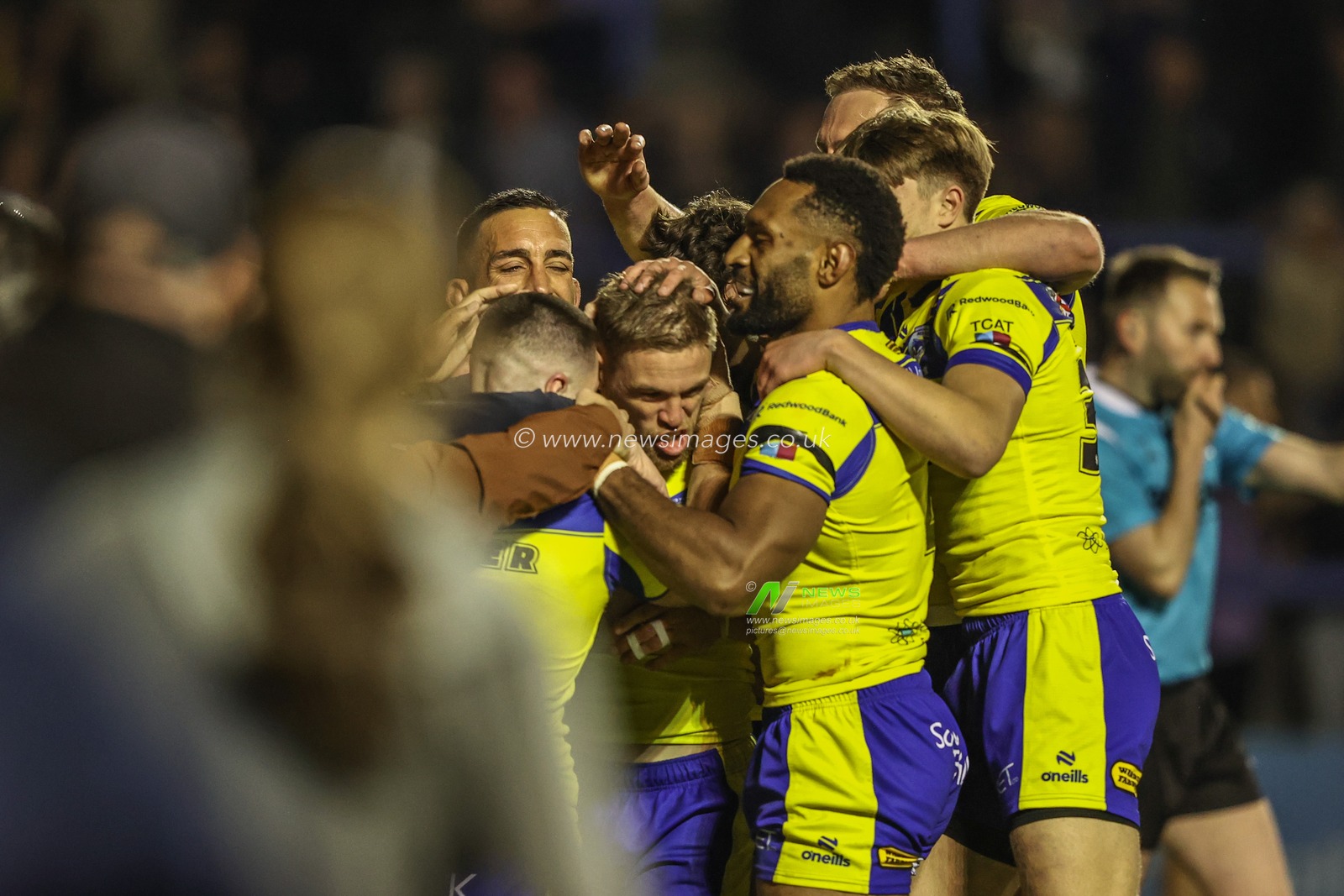 Matt Dufty of Warrington Wolves celebrates his try during the Betfred Super League Round 9 match Warrington Wolves vs St Helens at Halliwell Jones Stadium, Warrington, United Kingdom, 24th April 2025

(Photo by Alfie Cosgrove/News Images)
