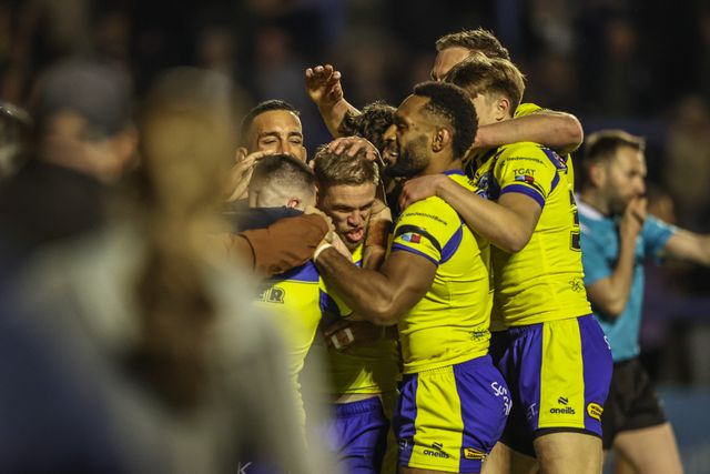 Matt Dufty of Warrington Wolves celebrates his try during the Betfred Super League Round 9 match Warrington Wolves vs St Helens at Halliwell Jones Stadium, Warrington, United Kingdom, 24th April 2025

(Photo by Alfie Cosgrove/News Images)
