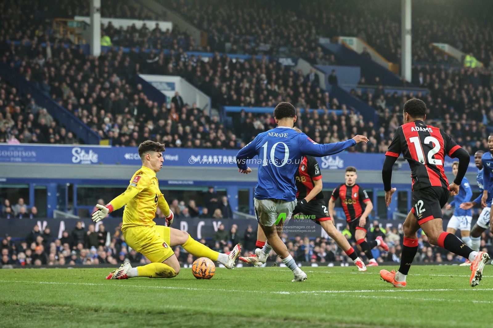 Iliman Ndiaye of Everton misses a shot on goal during the Emirates FA Cup Fourth Round match Everton vs Bournemouth at Goodison Park, Liverpool, United Kingdom, 8th February 2025

(Photo by Alfie Cosgrove/News Images)