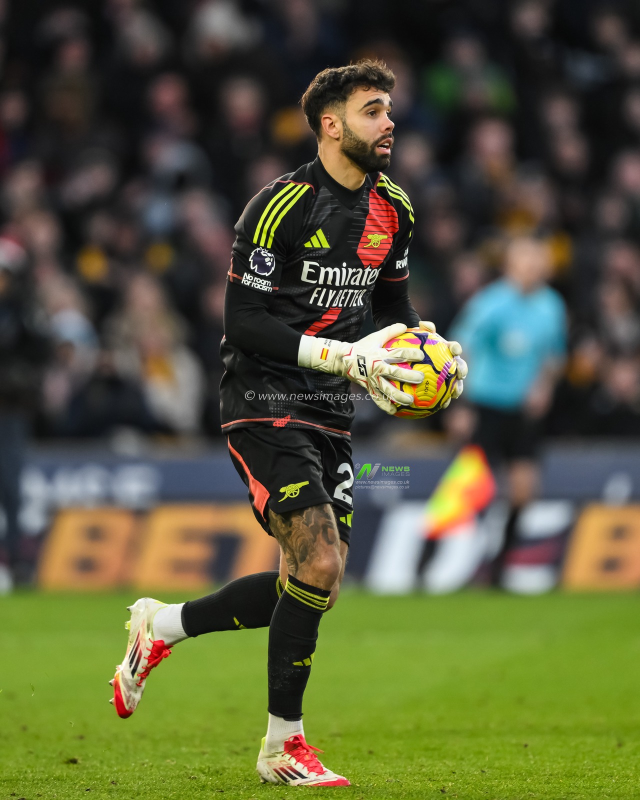 David Raya of Arsenal in action with the ball during the Premier League match Wolverhampton Wanderers vs Arsenal at Molineux, Wolverhampton, United Kingdom, 25th January 2025

(Photo by Craig Thomas/News Images)