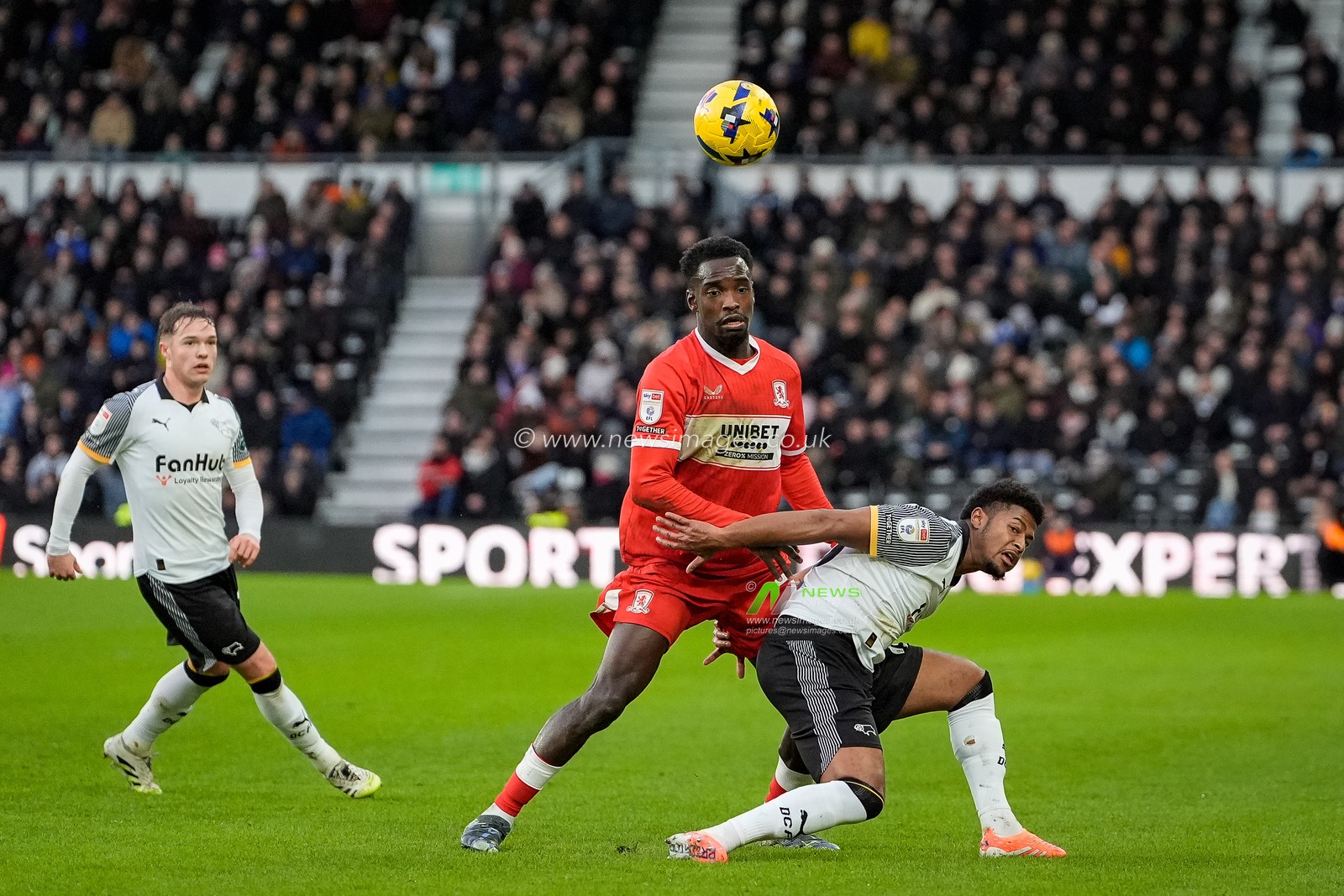 Rhian Brewster of Derby County battles for the ball with Alex Bangura of Middlesbrough during the Sky Bet Championship match Derby County vs Middlesbrough at Pride Park Stadium, Derby, United Kingdom, 1st January 2026

(Photo by Maynard Manyowa/News Images)

*** GER AUT SUI OUT ***