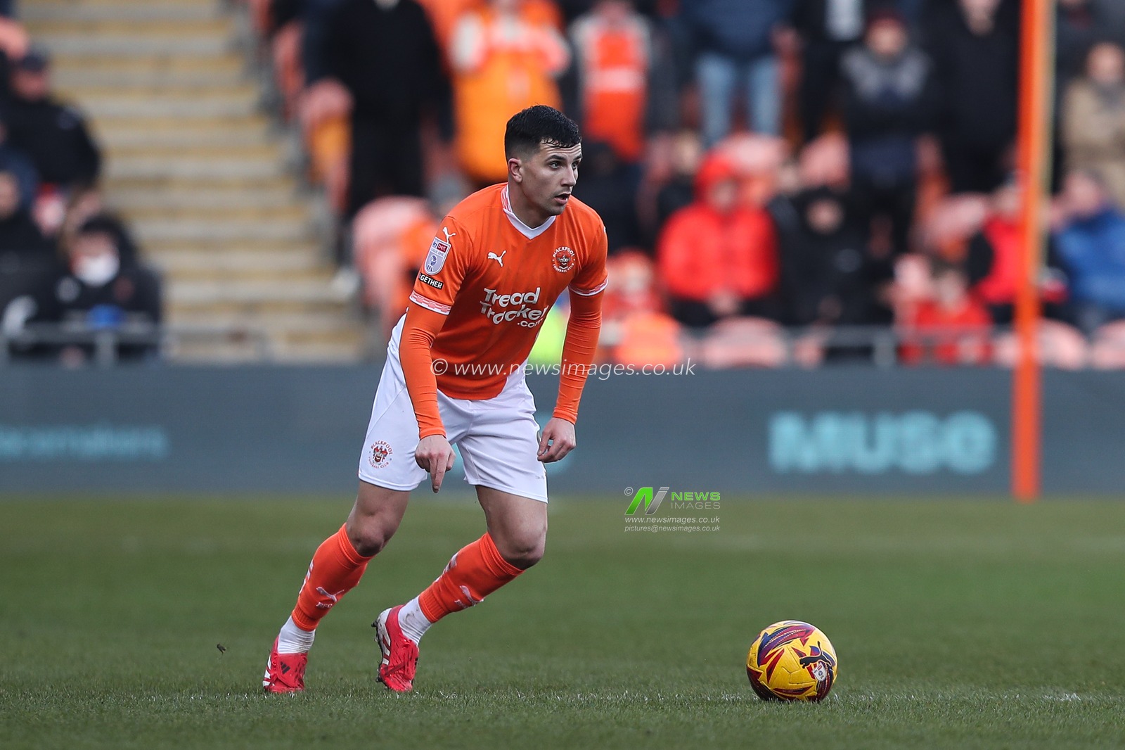 Albie Morgan of Blackpool in action during the Sky Bet League 1 match Blackpool vs Charlton Athletic at Bloomfield Road, Blackpool, United Kingdom, 1st February 2025

(Photo by Gareth Evans/News Images)