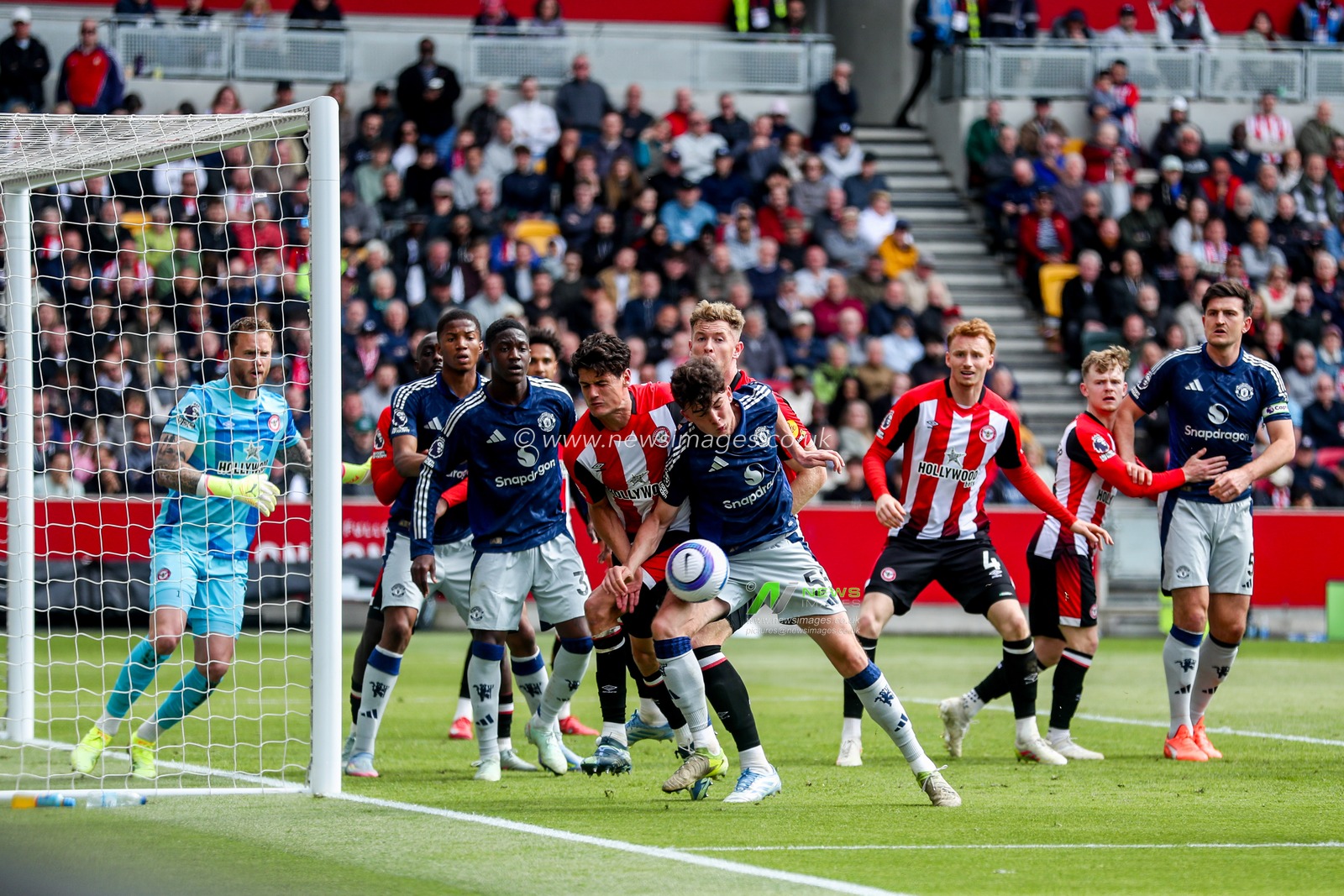 Tyler Fredricson of Manchester United controls the ball during the Premier League match Brentford vs Manchester United at The Gtech Community Stadium, London, United Kingdom, 4th May 2025

(Photo by Izzy Poles/News Images)