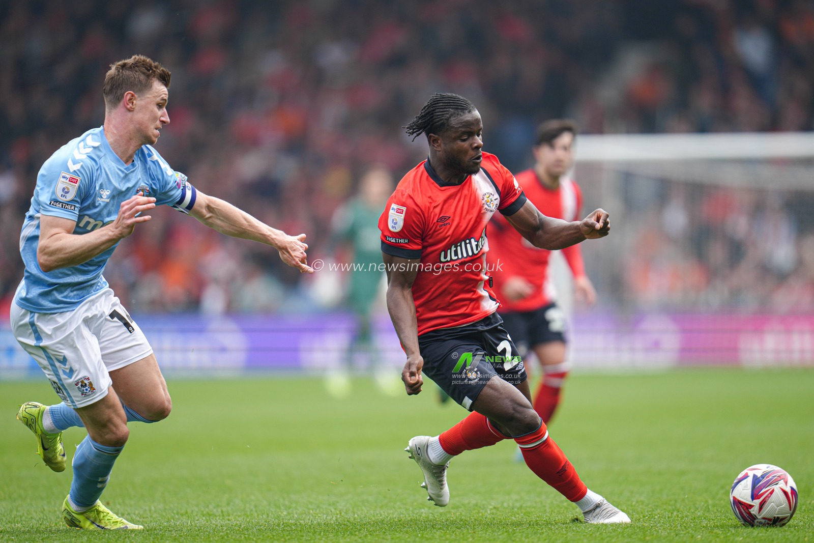 Millenic Alli of Luton Town on the ball during the Sky Bet Championship match Luton Town vs Coventry City at Kenilworth Road, Luton, United Kingdom, 26th April 2025

(Photo by Harvey Murphy/News Images)