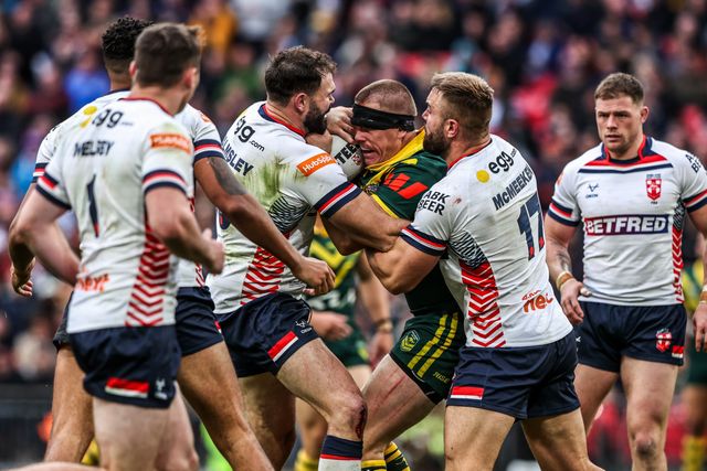 Lindsay Collins of Australia is tackled by Alex Walmsley of England and Mike Mcmeeken of England during the The Ashes Series 2025 England vs Australia at Wembley Stadium, London, United Kingdom, 25th October 2025

(Photo by Alfie Cosgrove/News Images)