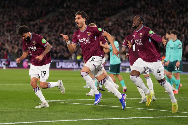 Konstantinos Mavropanos of West Ham United scores to make it 1-0 during the Premier League match West Ham United vs Wolverhampton Wanderers at London Stadium, London, United Kingdom on 10 April 2026

(Photo by Harvey Murphy/News Images)