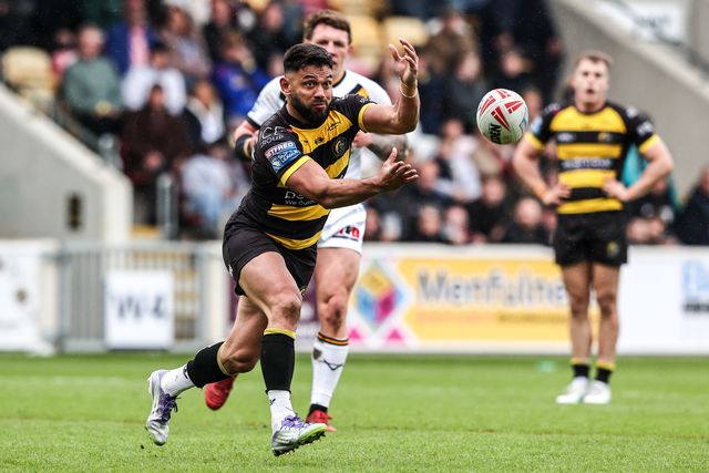 Justin Sangaré of York Knights passes the ball during the Betfred Super League round 12 match York Knights vs Castleford Tigers at LNER Community Stadium, York, United Kingdom on 16 May 2026

(Photo by Alfie Cosgrove/News Images)