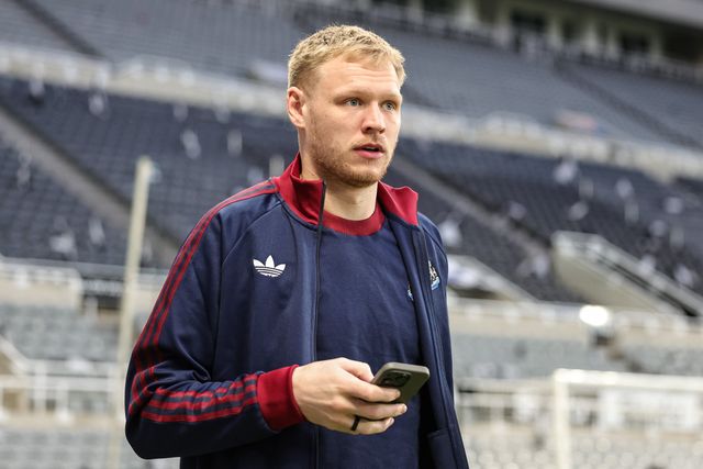 Newcastle Untied goalkeeper Aaron Ramsdale arrives during the Emirates FA Cup 5th Round  match Newcastle Untied vs Manchester City at St. James's Park, Newcastle, United Kingdom on 07 March 2026

(Photo by Mark Cosgrove/News Images)