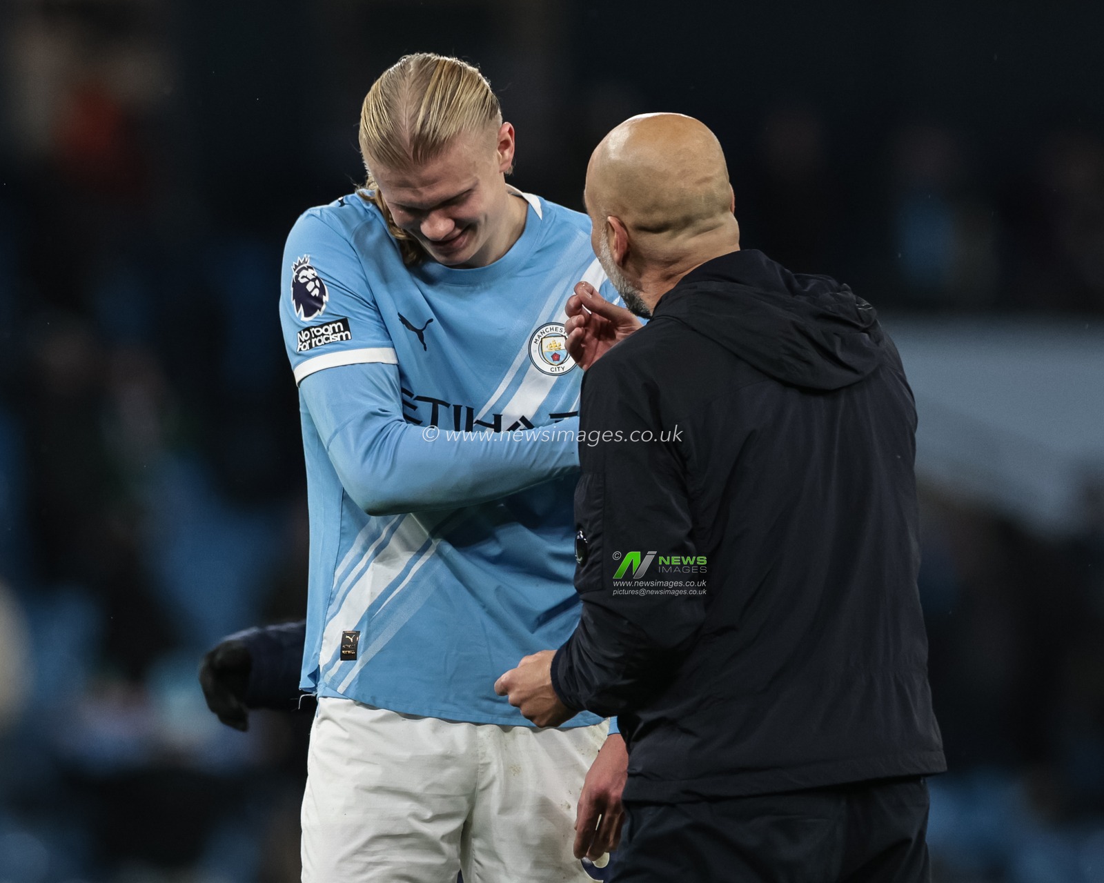 Pep Guardiola manager of Manchester City speaks with Erling Haaland of Manchester City after the final whistle during the Premier League match Manchester City vs Leeds United at Etihad Stadium, Manchester, United Kingdom, 29th November 2025

(Photo by Mark Cosgrove/News Images)

*** GER AUT SUI OUT ***