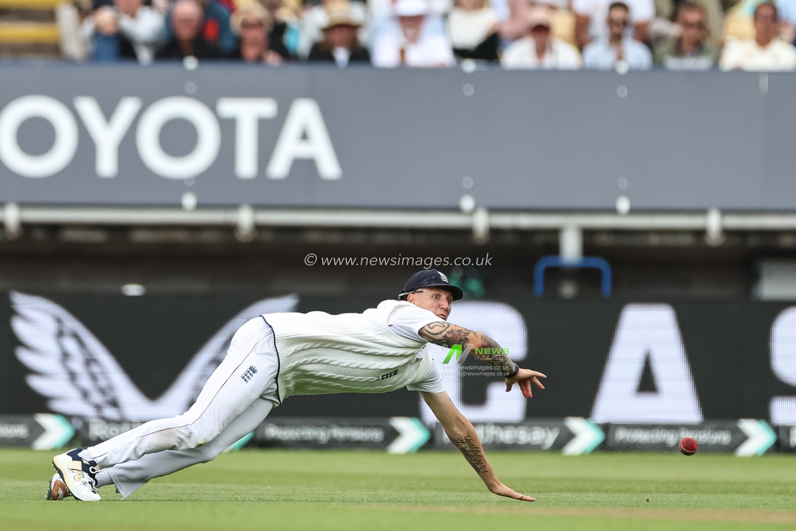 Brydon Carse of England fails to stop a ball from Ravindra Jadeja of India during the 2nd Rothesay Test Match day 4 England v India at Edgbaston, Birmingham, United Kingdom, 5th July 2025

(Photo by Mark Cosgrove/News Images)