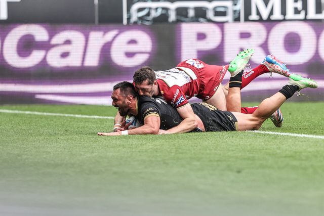 Jordan Rapana of Hull FC goes over for a try during the Betfred Super League Round 19 match Wigan Warriors vs Hull FC at The Brick Community Stadium, Wigan, United Kingdom, 19th July 2025

(Photo by Alfie Cosgrove/News Images)