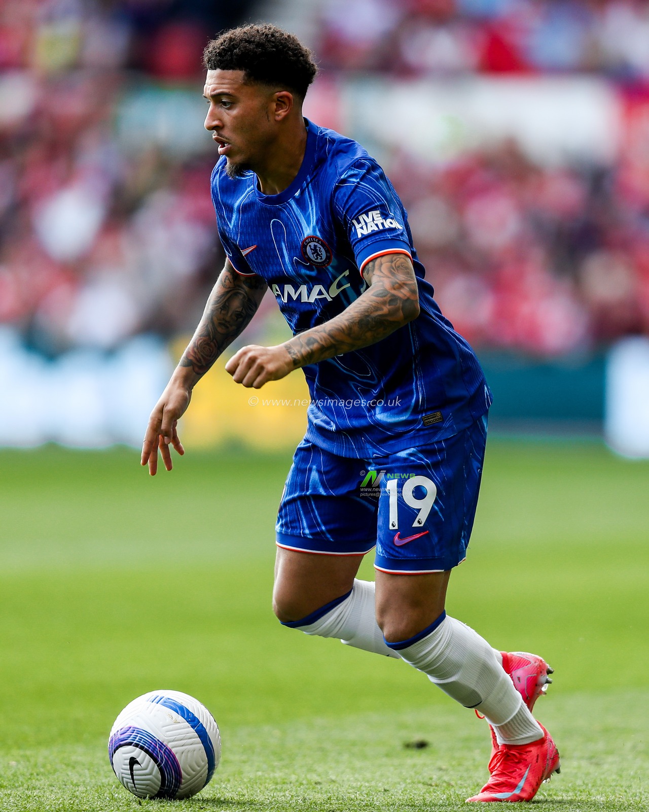 Jadon Sancho of Chelsea runs with the ball during the Premier League match Nottingham Forest vs Chelsea at City Ground, Nottingham, United Kingdom, 25th May 2025

(Photo by Izzy Poles/News Images)