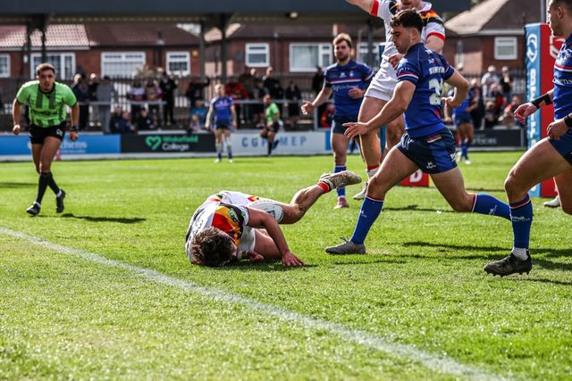 Zac Fulton of Bradford Bulls goes over for a try during the Betfred Super League round 8 match Wakefield Trinity vs Bradford Bulls at DIY Kitchens Stadium, Wakefield, United Kingdom on 18 April 2026

(Photo by Alfie Cosgrove/News Images)