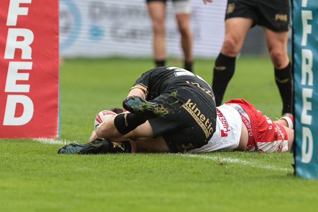 Jez Litten of Hull KR goes over for a try during the Betfred Super League Round 25 match Hull KR vs Hull FC at Sewell Group Craven Park, Kingston upon Hull, United Kingdom, 7th September 2025

(Photo by Mark Cosgrove/News Images)