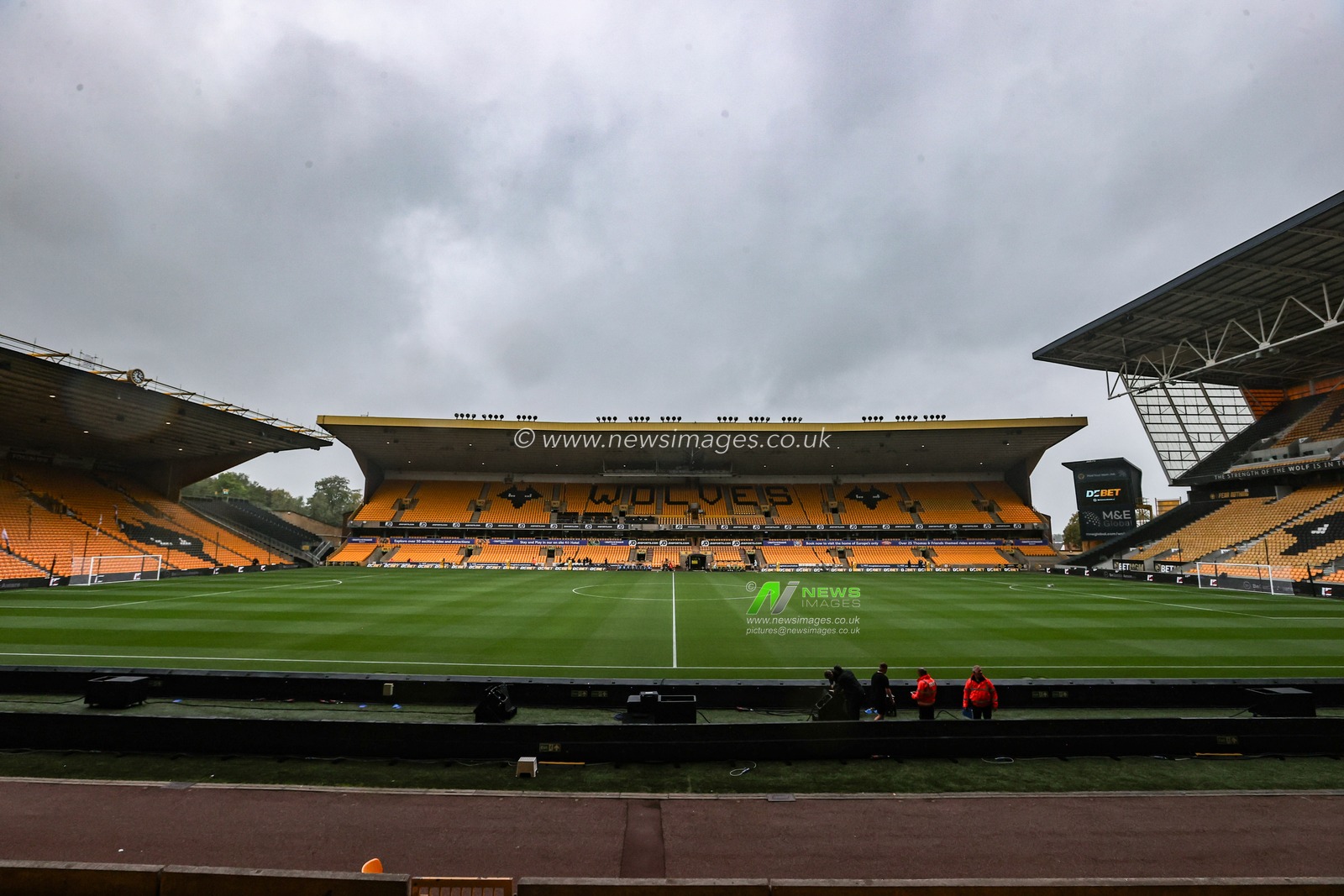 A general view of Molineux ahead of the Premier League match Wolverhampton Wanderers vs Leeds United at Molineux, Wolverhampton, United Kingdom, 20th September 2025

(Photo by Alfie Cosgrove/News Images)