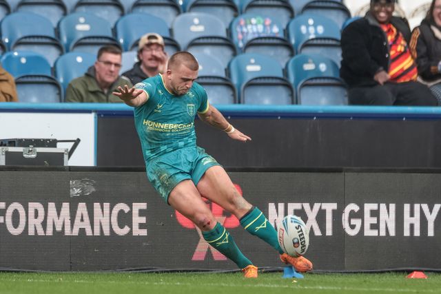 Mikey Lewis of Hull KR converts for a goal during the Betfred Super League Round 4 match Huddersfield Giants vs Hull KR at Accu Stadium, Huddersfield, United Kingdom on 08 March 2026

(Photo by Mark Cosgrove/News Images)