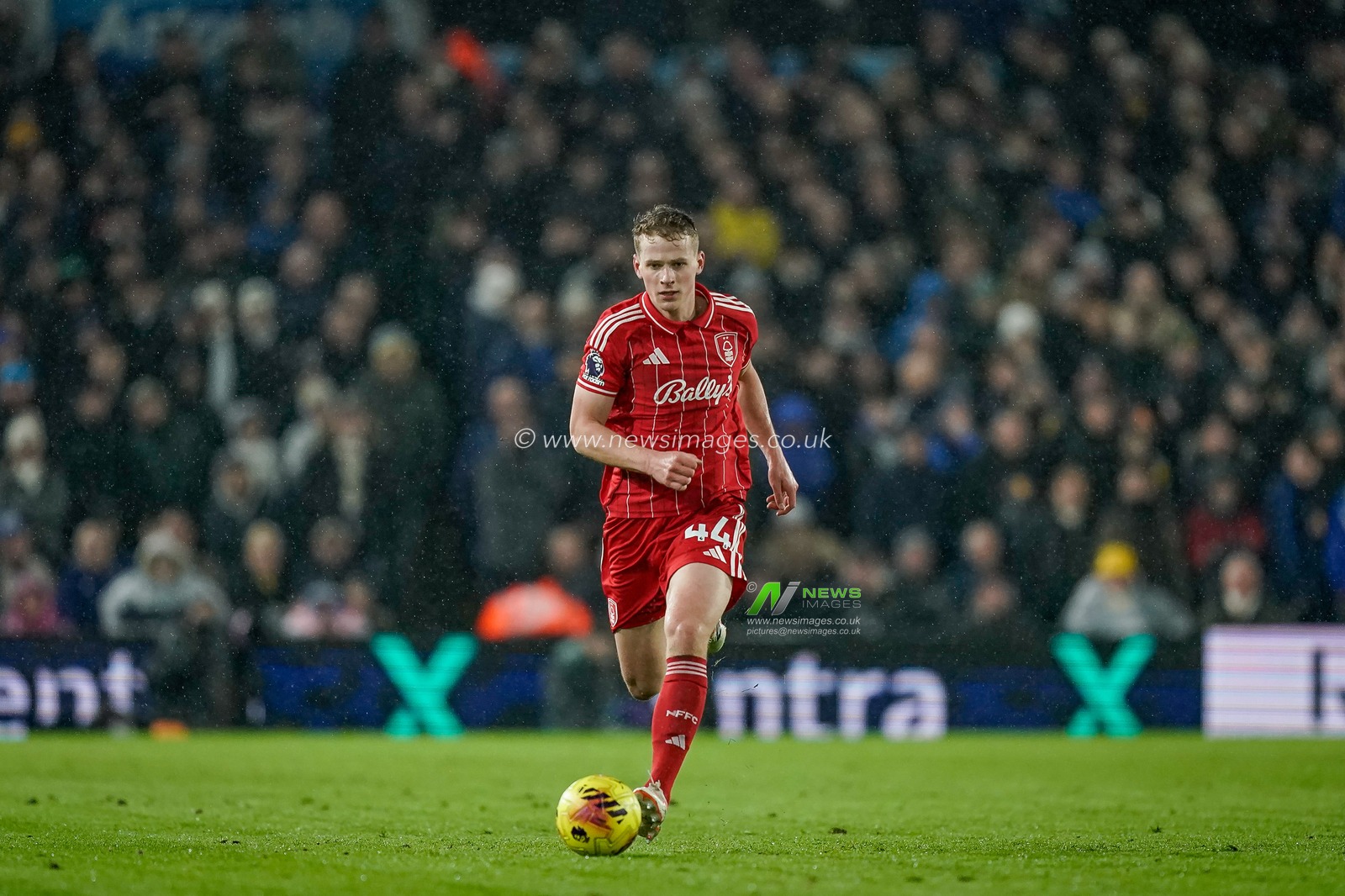 Zach Abbott of Nottingham Forest makes a run with the ball during the Premier League match Leeds United vs Nottingham Forest at Elland Road, Leeds, United Kingdom on 06 February 2026

(Photo by Maynard Manyowa/News Images)