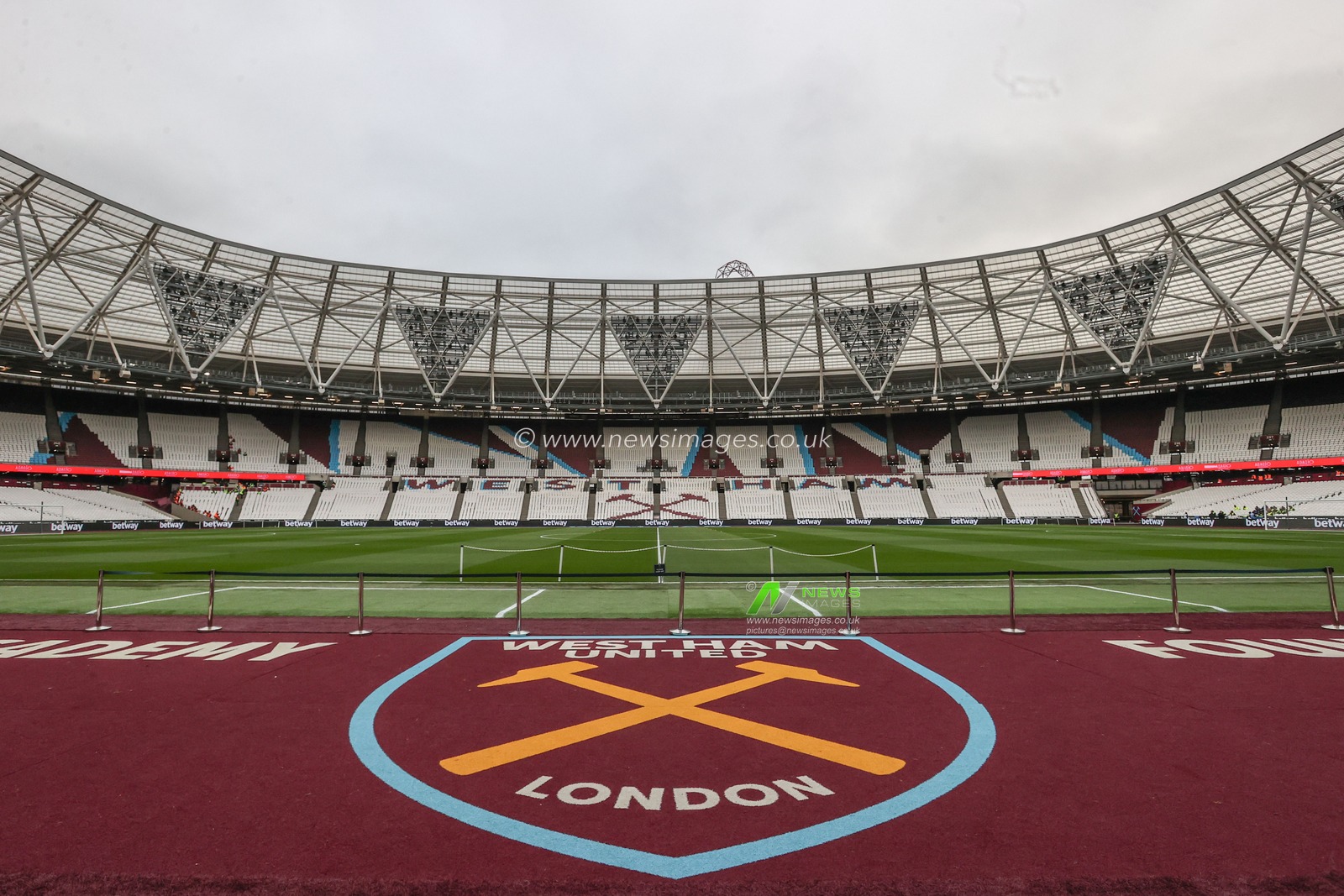 A general view of the London Stadium ahead of the Premier League match West Ham United vs Brighton and Hove Albion at London Stadium, London, United Kingdom, 21st December 2024

(Photo by Alfie Cosgrove/News Images)