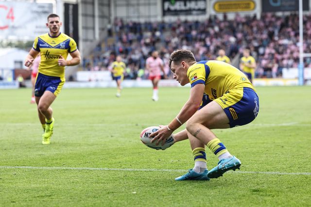 Josh Thewlis of Warrington Wolves goes over for a try during the Betfred Super League Round 25 match Warrington Wolves vs Leigh Leopards at Halliwell Jones Stadium, Warrington, United Kingdom, 6th September 2025

(Photo by Mark Cosgrove/News Images)