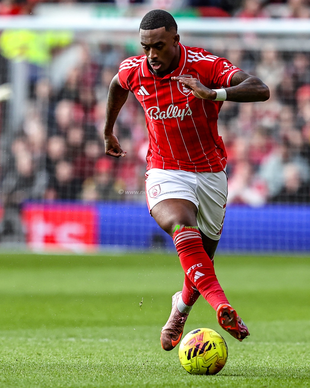Callum Hudson-Odoi of Nottingham Forest breaks with the ball during the Premier League match Nottingham Forest vs Liverpool at City Ground, Nottingham, United Kingdom on 22 February 2026

(Photo by Alfie Cosgrove/News Images)