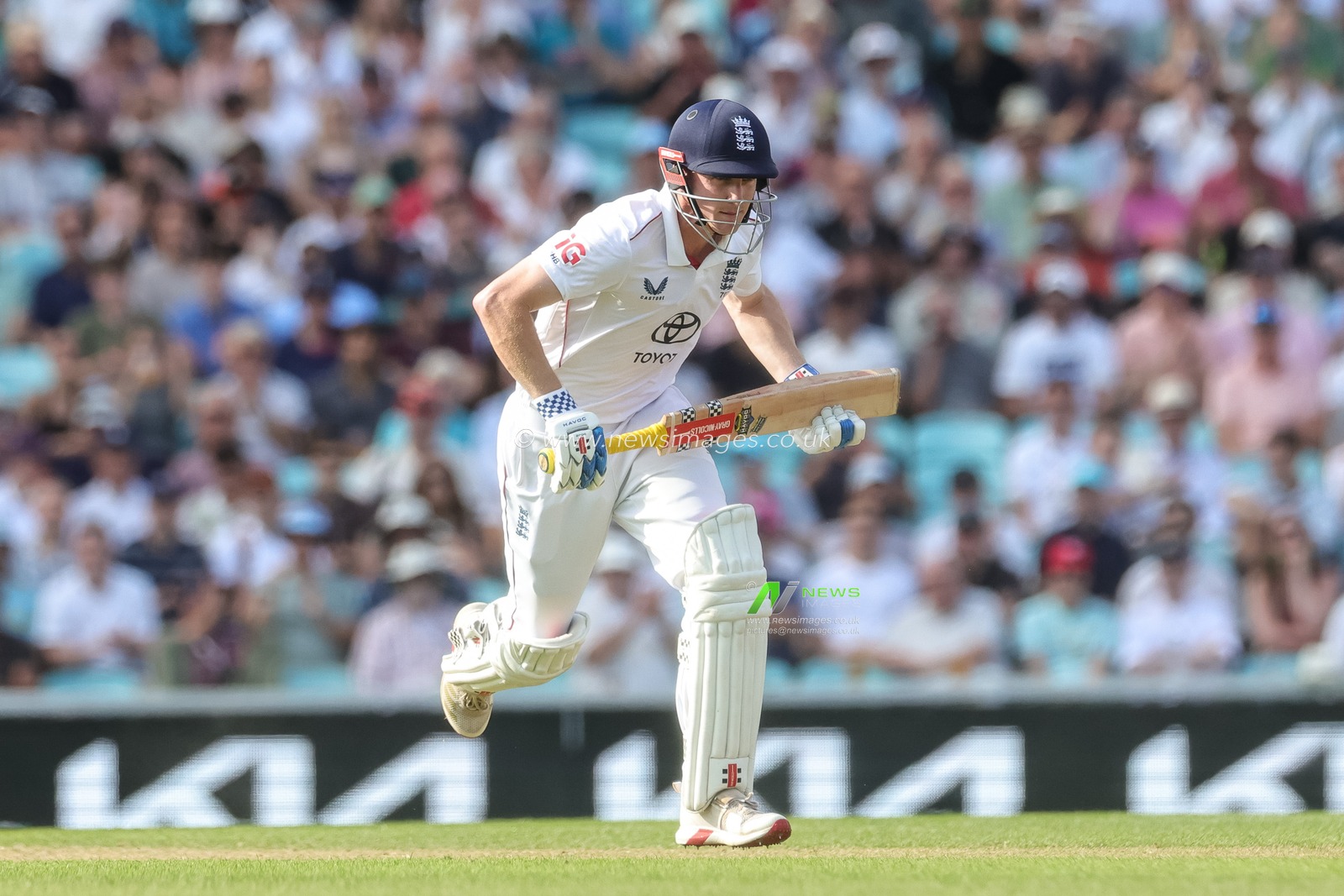 Harry Brook of England makes runs during the 2nd Rothesay Test Match Day 2 match England vs New Zealand at The Kia Oval, London, United Kingdom on 18 June 2026

(Photo by Mark Cosgrove/News Images)