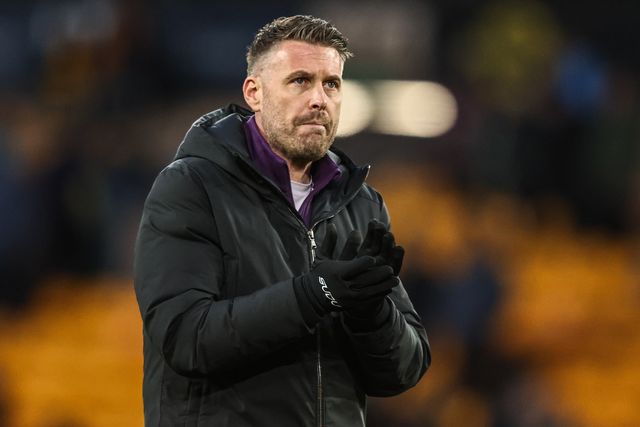 Rob Edwards manager of Wolverhampton Wanderers applauds the fans after the game during the Premier League match Wolverhampton Wanderers vs Bournemouth at Molineux, Wolverhampton, United Kingdom, 31st January 2026

(Photo by Alfie Cosgrove/News Images)