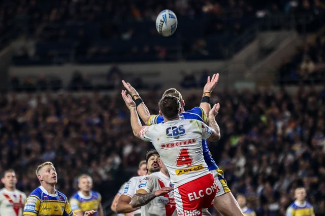 Mark Percival of St. Helens and Harry Newman of Leeds Rhinos battle for the high ball during the Betfred Super League play-off Eliminator 1 match Leeds Rhinos vs St Helens at Headingley Stadium, Leeds, United Kingdom, 27th September 2025

(Photo by Alfie Cosgrove/News Images)