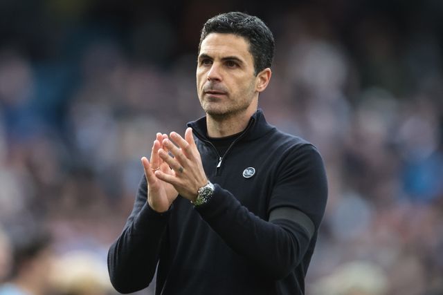 Mikel Arteta manager of Arsenal applauds the fans after the final whistle during the Premier League match Manchester City vs Arsenal at Etihad Stadium, Manchester, United Kingdom on 19 April 2026

(Photo by Mark Cosgrove/News Images)