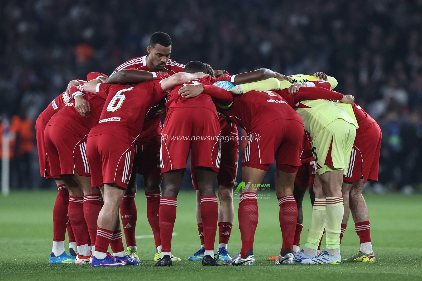 Liverpool team huddle during the UEFA Champions League Quarter Finals match Paris Saint-Germain vs Liverpool at Parc des Princes, Paris, France on 08 April 2026

(Photo by Alfie Cosgrove/News Images)