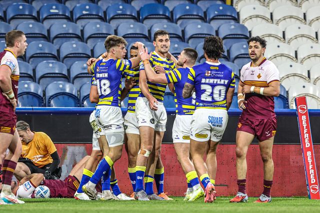 Josh Smith of Warrington Wolves celebrates his try during the Betfred Super League round 10 match Huddersfield Giants vs Warrington Wolves at Accu Stadium, Huddersfield, United Kingdom on 02 May 2026

(Photo by Alfie Cosgrove/News Images)