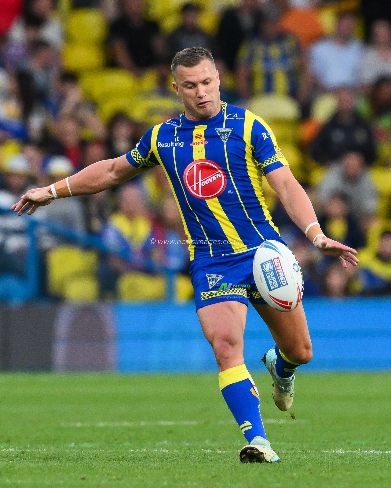 Josh Drinkwater of Warrington Wolves licks ahead during the Magic Weekend match Warrington Wolves vs Leeds Rhinos at Elland Road, Leeds, United Kingdom, 17th August 2024

(Photo by Craig Thomas/News Images)